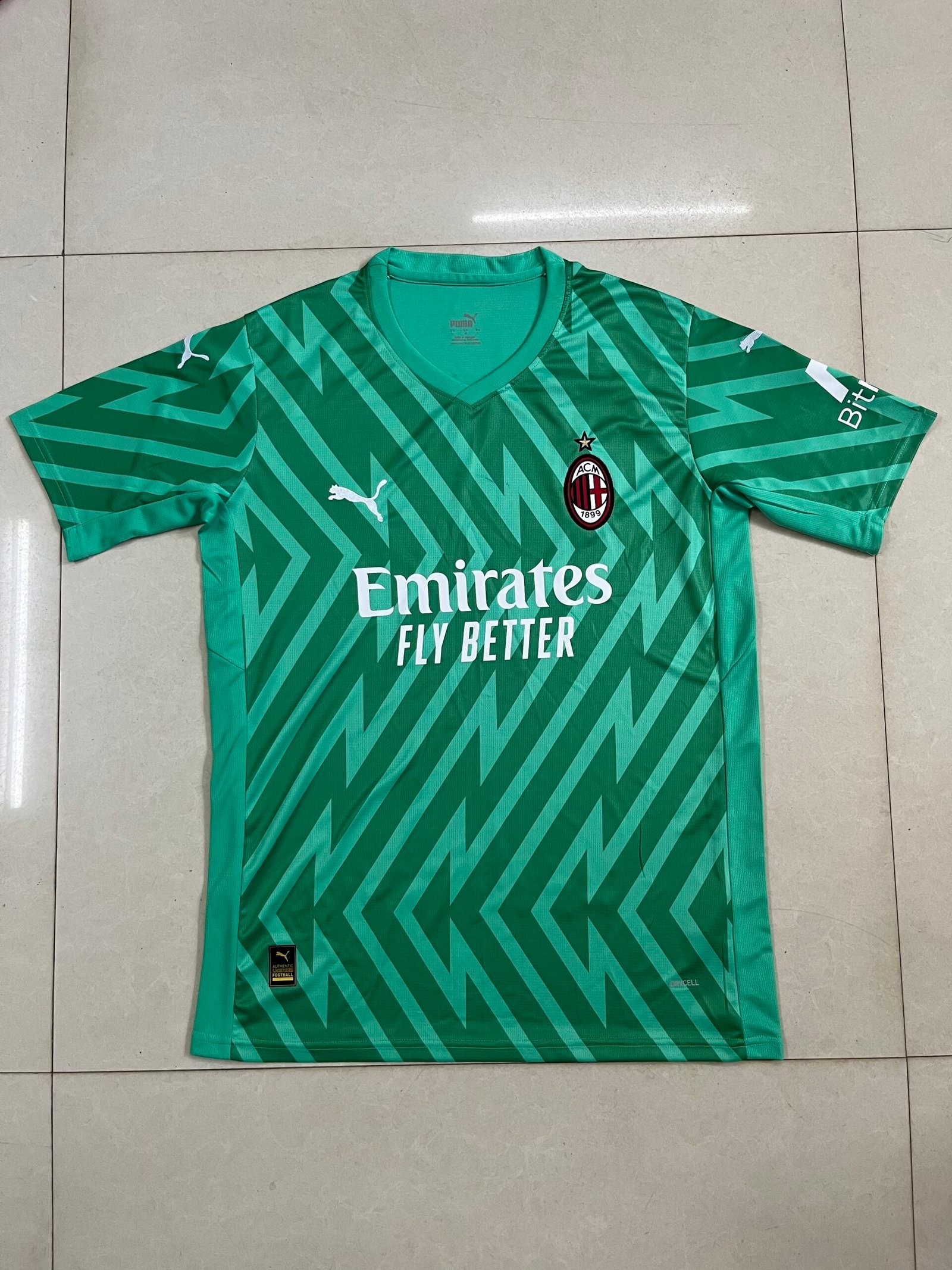 AC Milan Emerald Green Puma Goalkeeper Replica AC Milan Emerald Green Puma Goalkeeper Replica